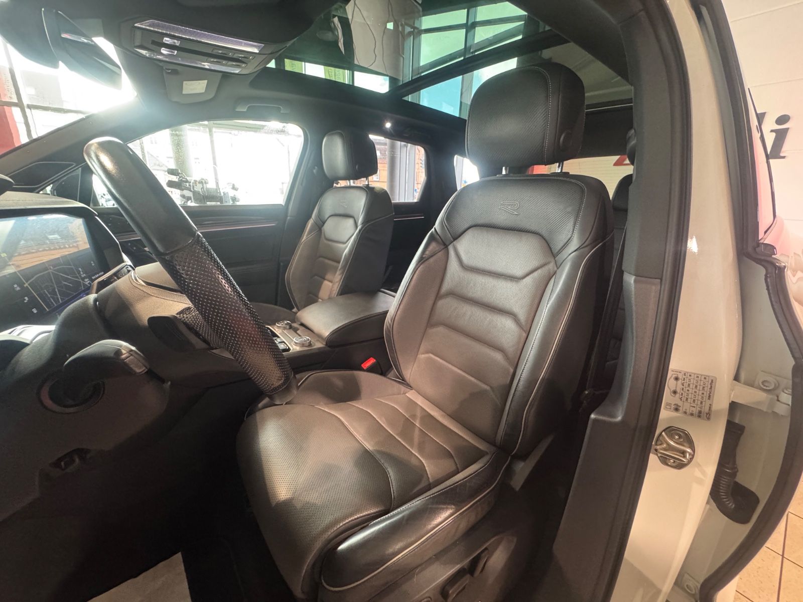 Volkswagen Touareg R-Line Pano IQ LIGHT Exterieur Black Sty