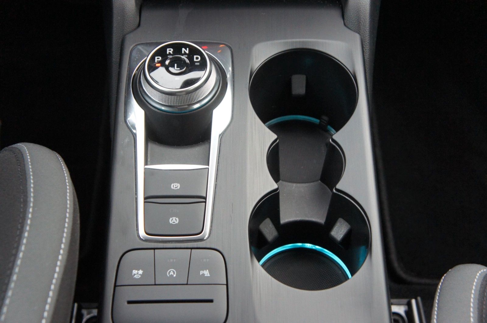 Ford Focus Lim Cool&Connect*ACC*LED*KAM*AGR*BLIS*