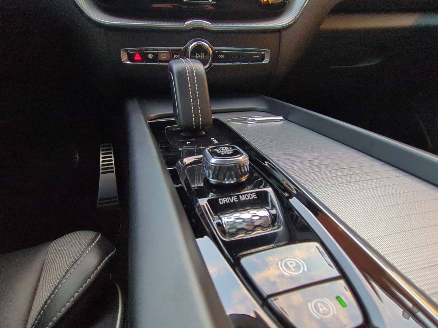 Volvo XC60 R Design Recharge Plug-In Hybrid AWD T8 Twi