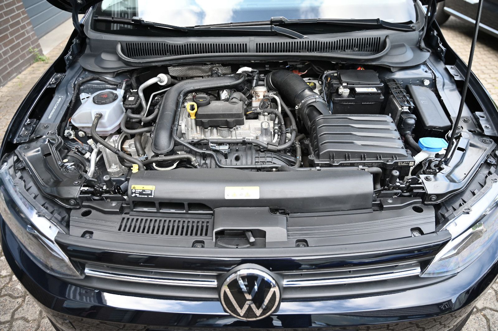 Volkswagen Polo VI 1.0 TSI Comfortline - Samsaru's Car Outlet
