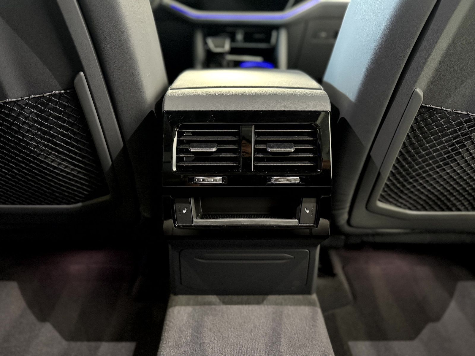 Volkswagen Touareg 3.0 TDI Elegance 4Motion - Samsaru's Car Outlet