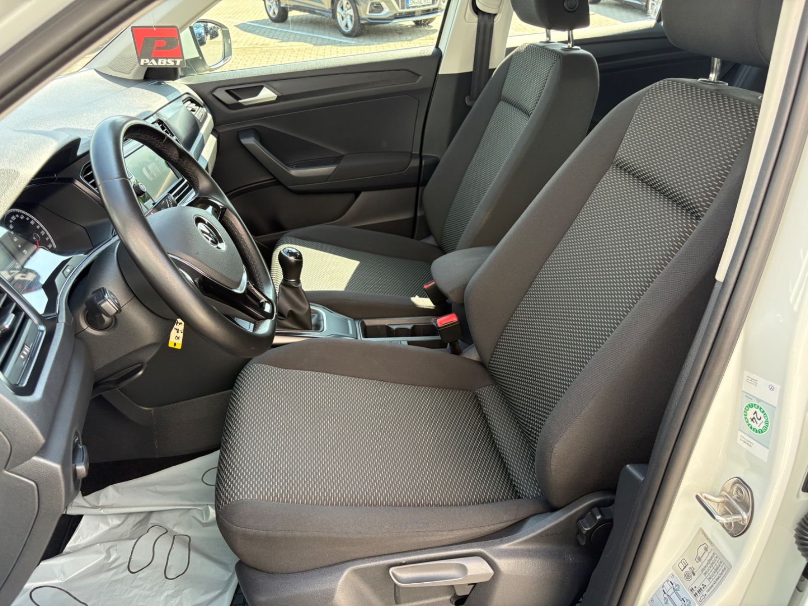 Volkswagen T-Roc - Samsaru's Car Outlet