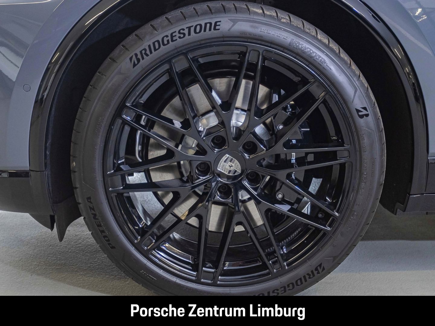 Porsche Macan Turbo BOSE Panoramadach Luftfederung LED