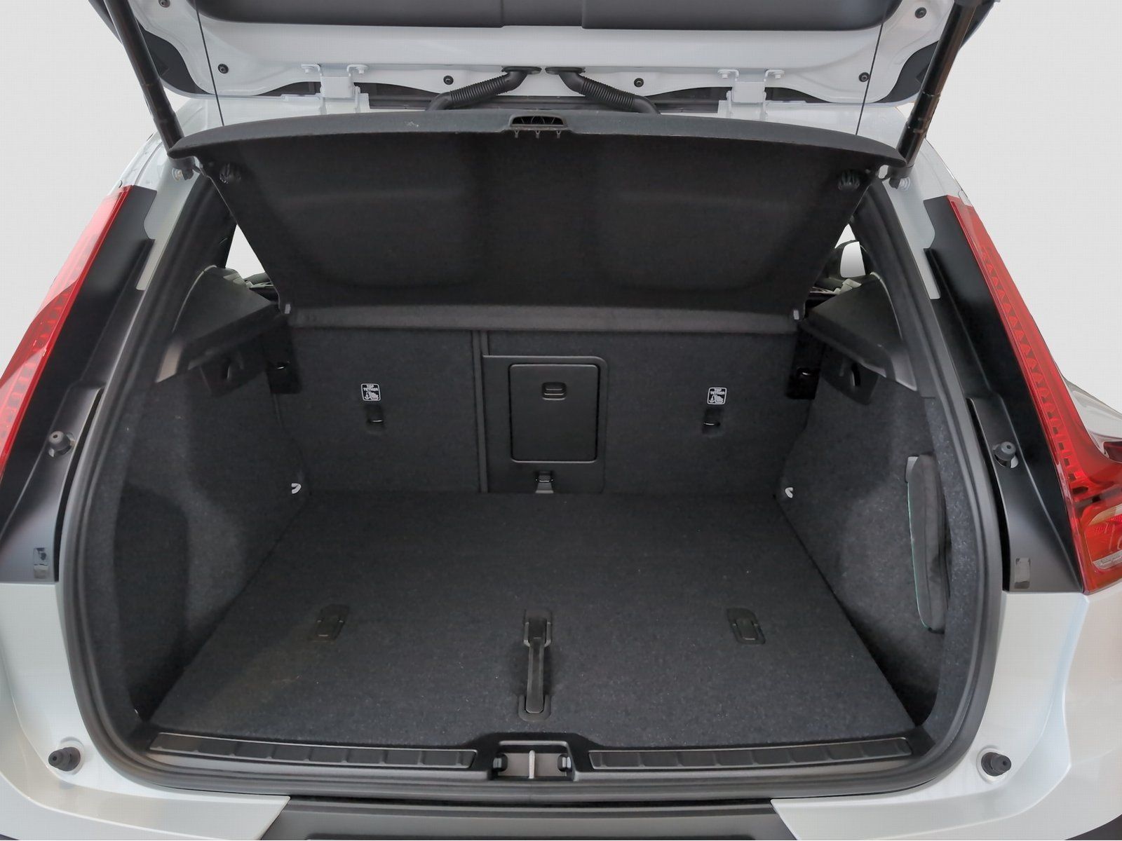 Volvo XC40 B3 Plus Dark - Samsaru's Car Outlet