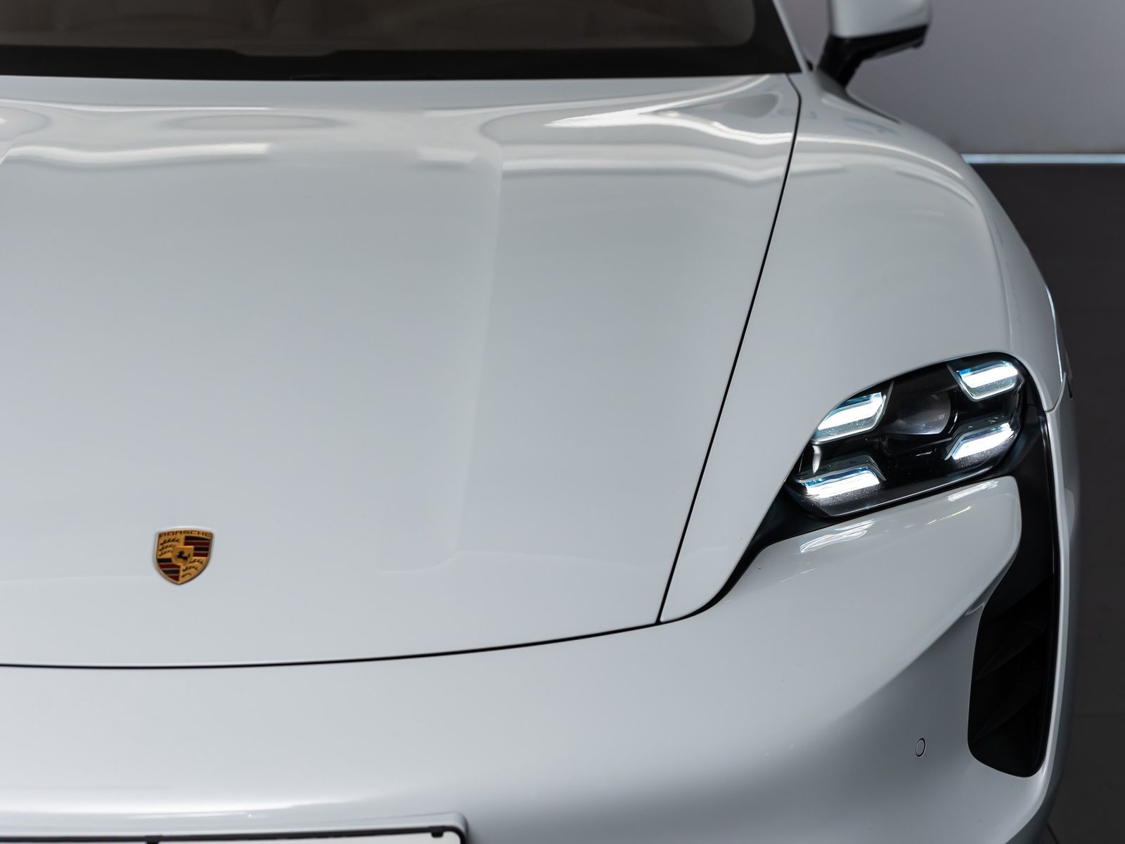 Porsche Taycan GTS Sport Turismo SPORTDESIGN CARBON*PANO