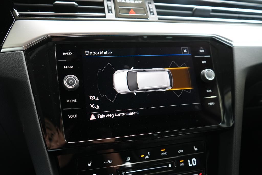 Volkswagen Passat Variant 1.5 TSI Elegance - Samsaru's Car Outlet