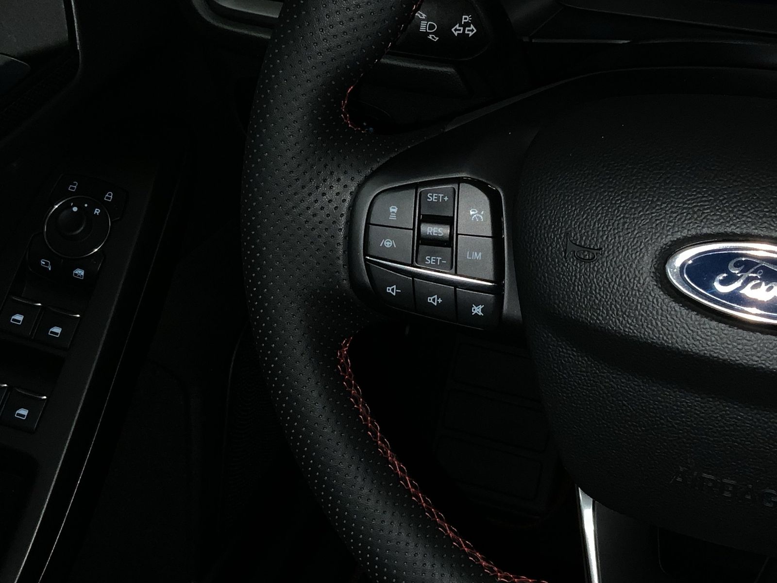 Ford Focus ST-Line X Turnier Aut.*AHK*ACC*HUD*KAM*NAV