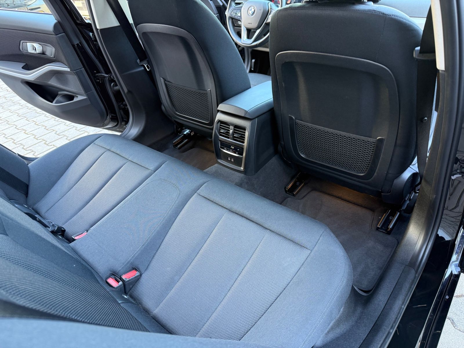 BMW 320d - Samsaru's Car Outlet