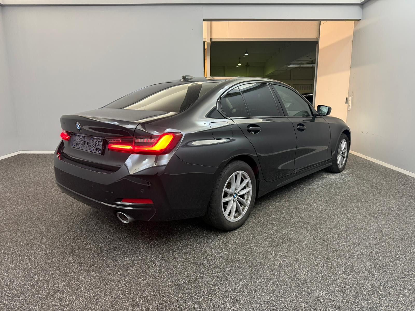 BMW 320d xDrive Limo SHADOW-LINE WIDE*LED*DRIVE ASSI
