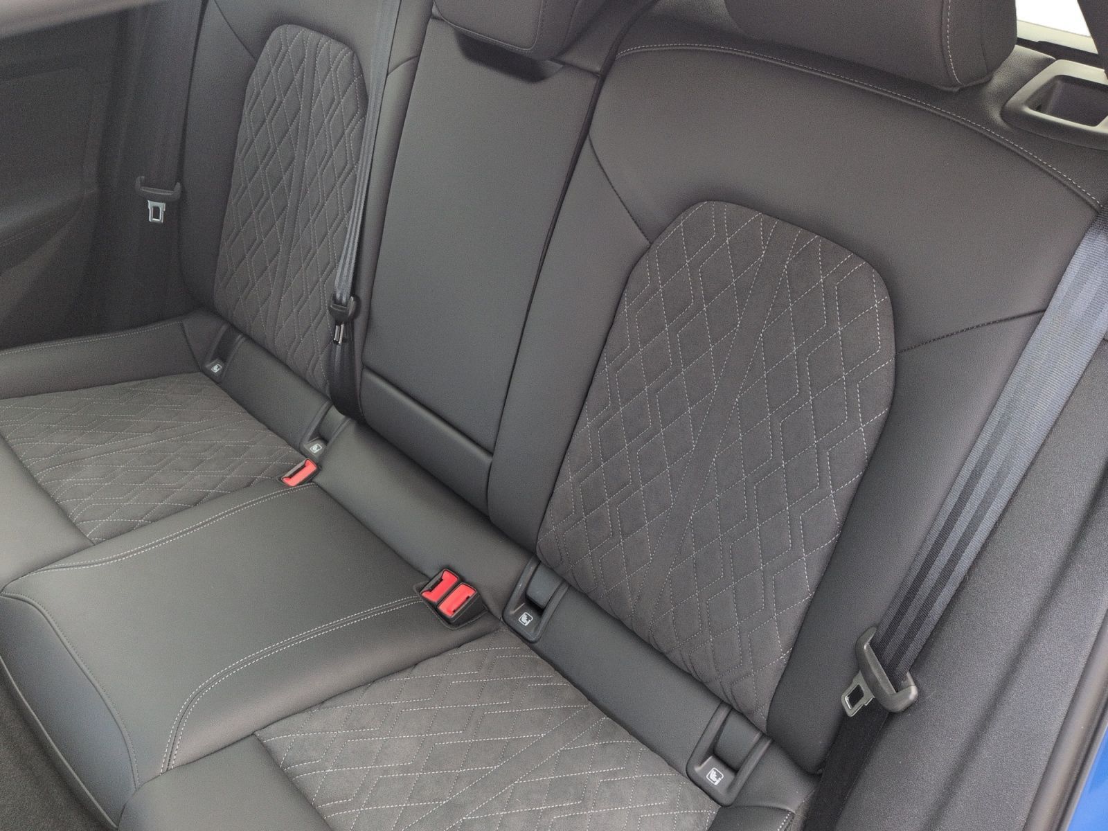 Audi A5 Avant edition one TFSI 150 S line Matrix AHK