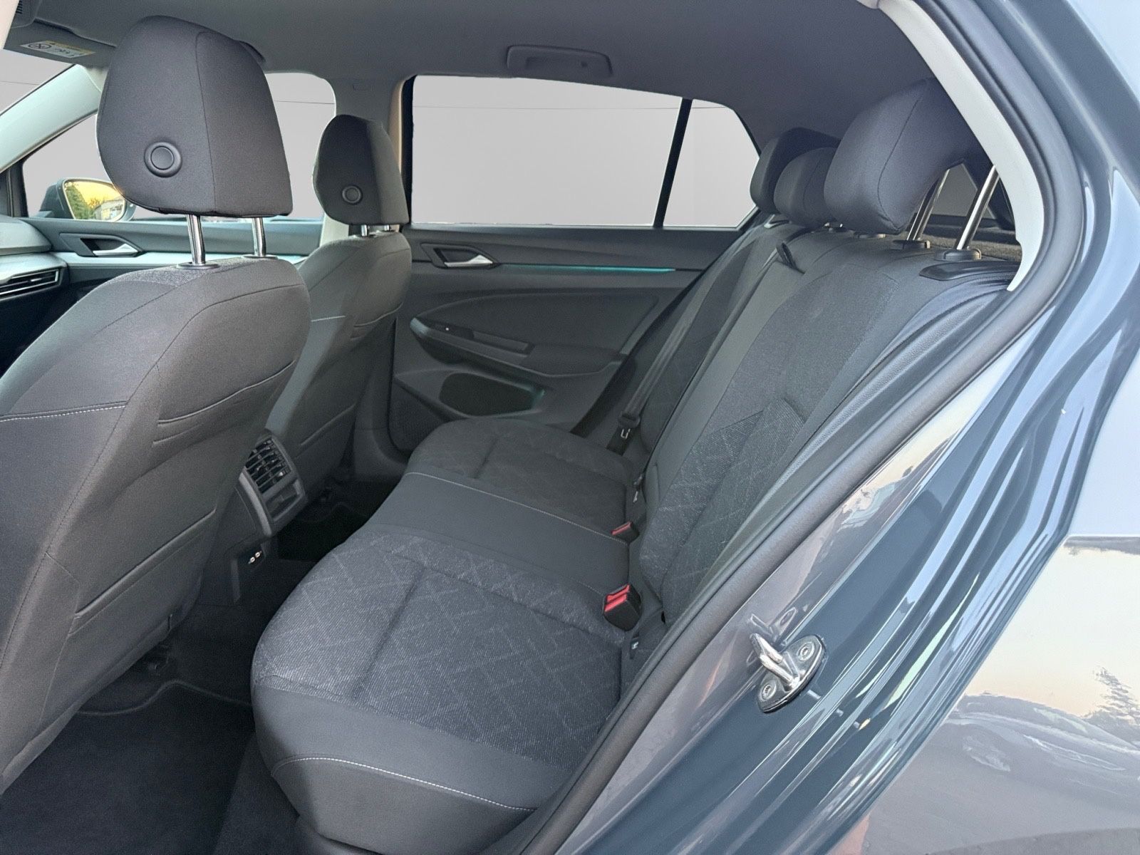 Volkswagen Golf VIII 2.0 TDI DSG LIM. LIFE - Samsaru's Car Outlet