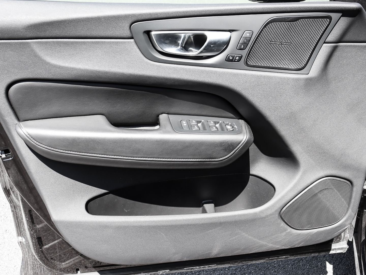 Volvo XC60 Plus Dark Recharge Plug-In Hybrid AWD T8 Tw