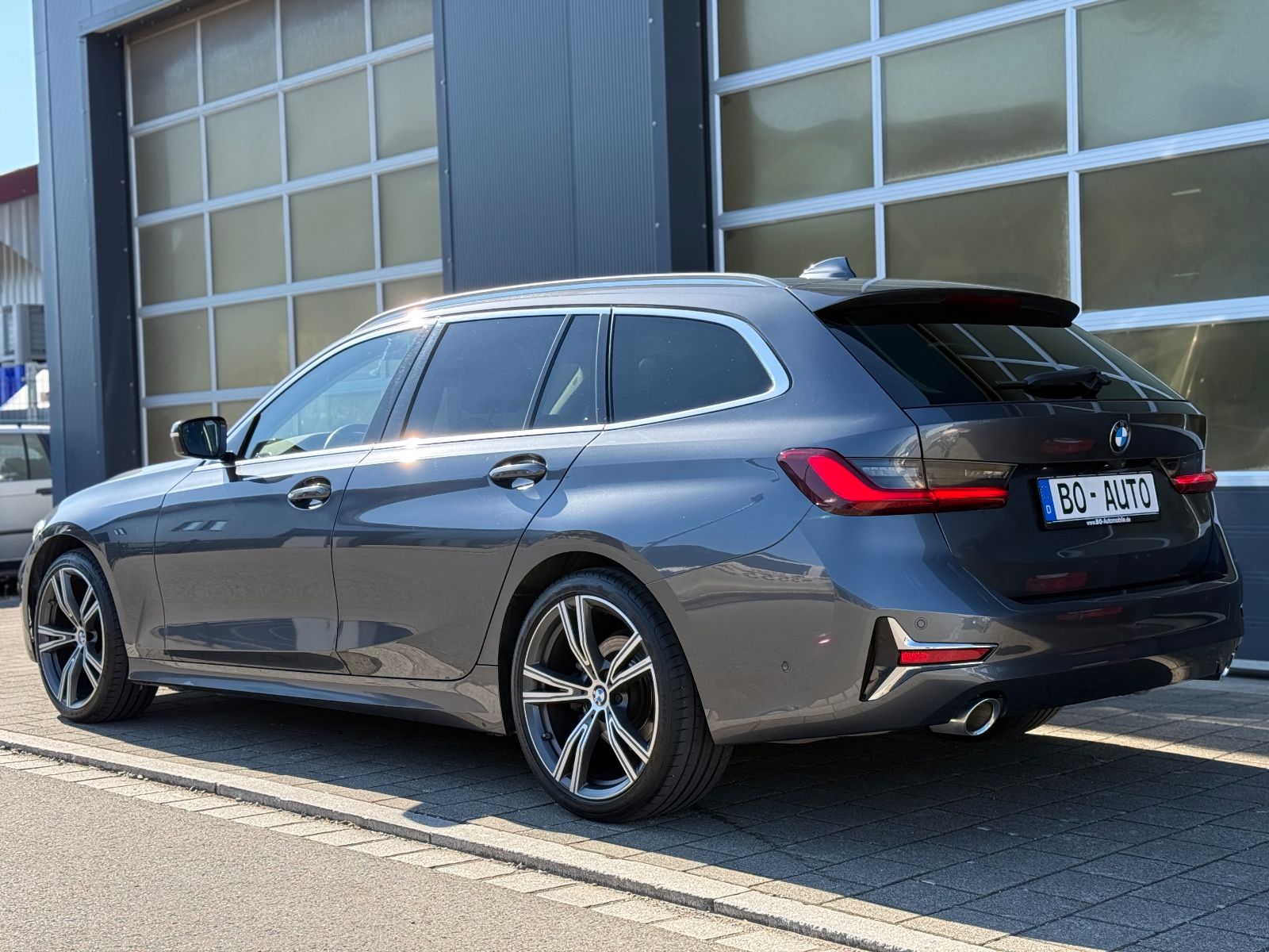 BMW 320 d xDrive LUXURY - Samsaru's Car Outlet
