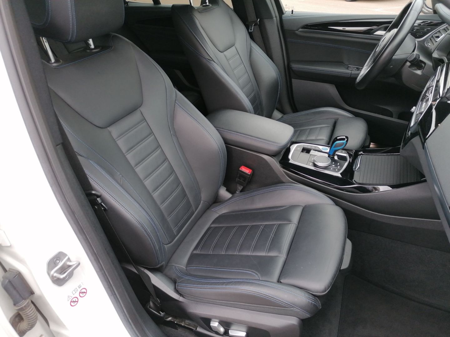 BMW iX3 Impressive Sportpaket 20''  HUD AHK Laser H&