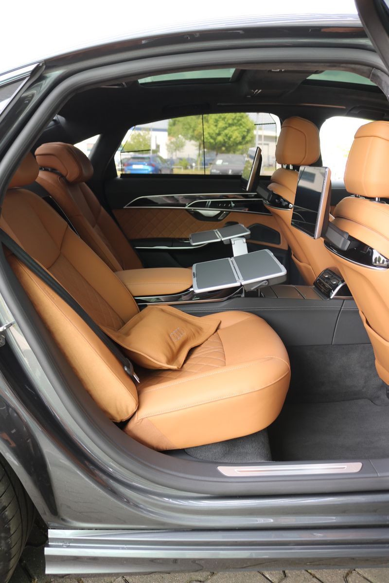 Audi A8 L 60 TFSI e Lang S line - Samsaru's Car Outlet