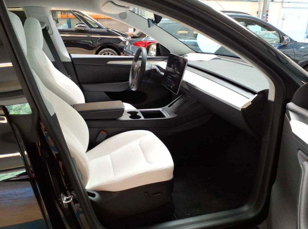 Tesla Model Y Performance Dual AWD*LEDER/Weiss*21Zoll*