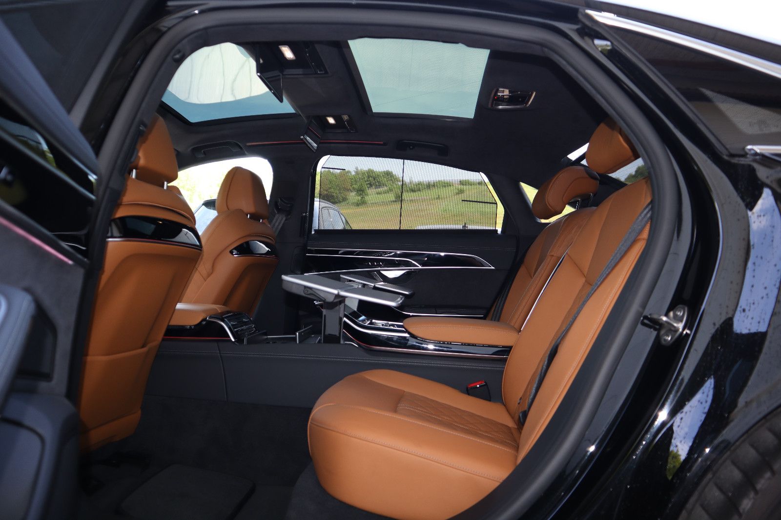 Audi A8L 60 TFSIe lang S-Line - Samsaru's Car Outlet