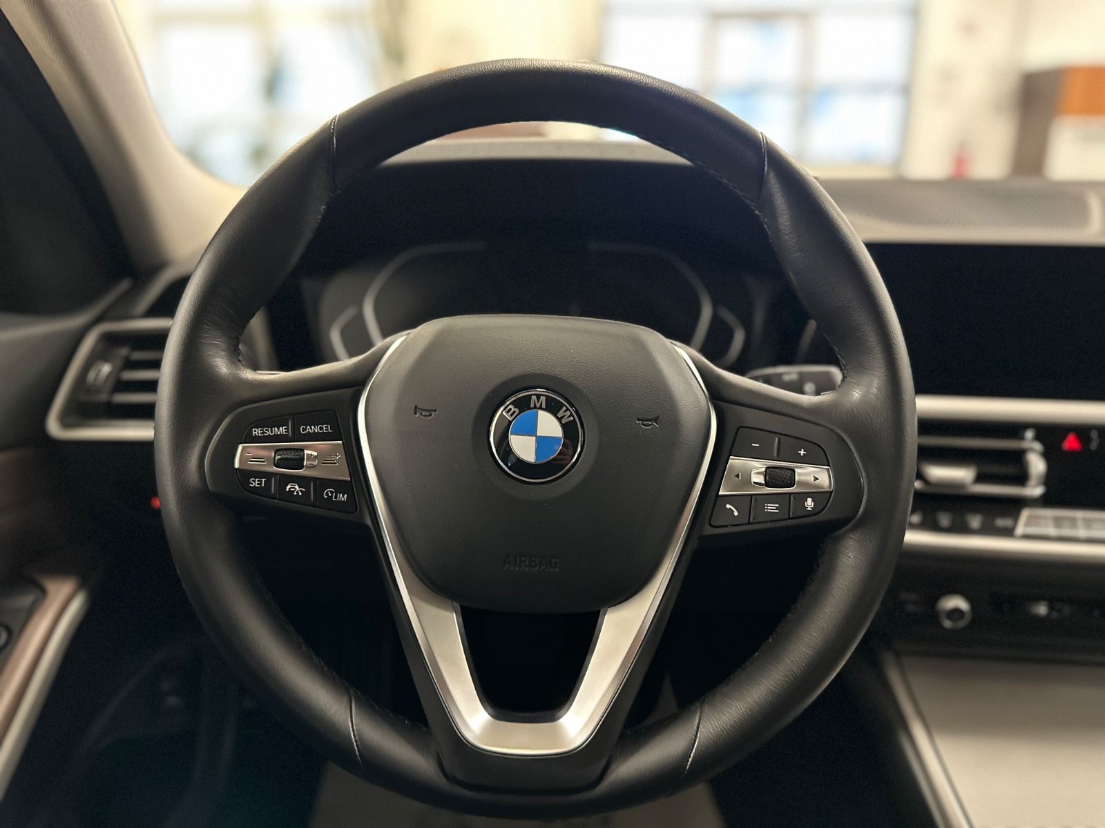 BMW 320d LivCP+ - Samsaru's Car Outlet