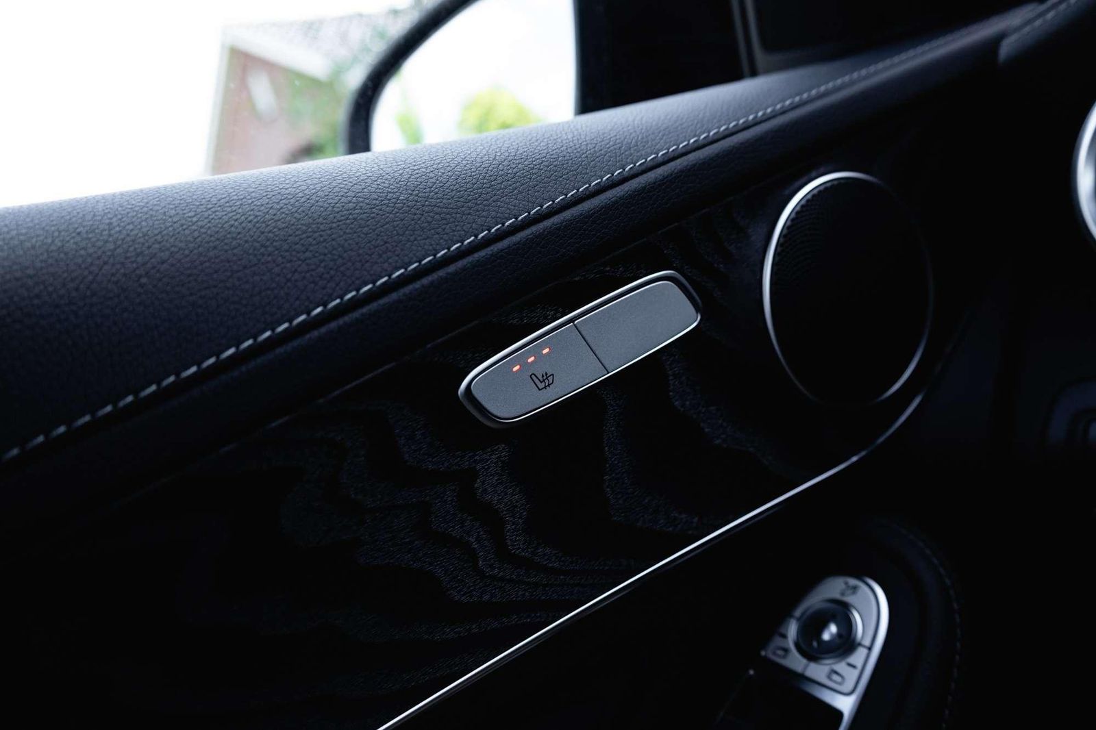 Mercedes-Benz GLC 300 e AMG Line - Samsaru's Car Outlet