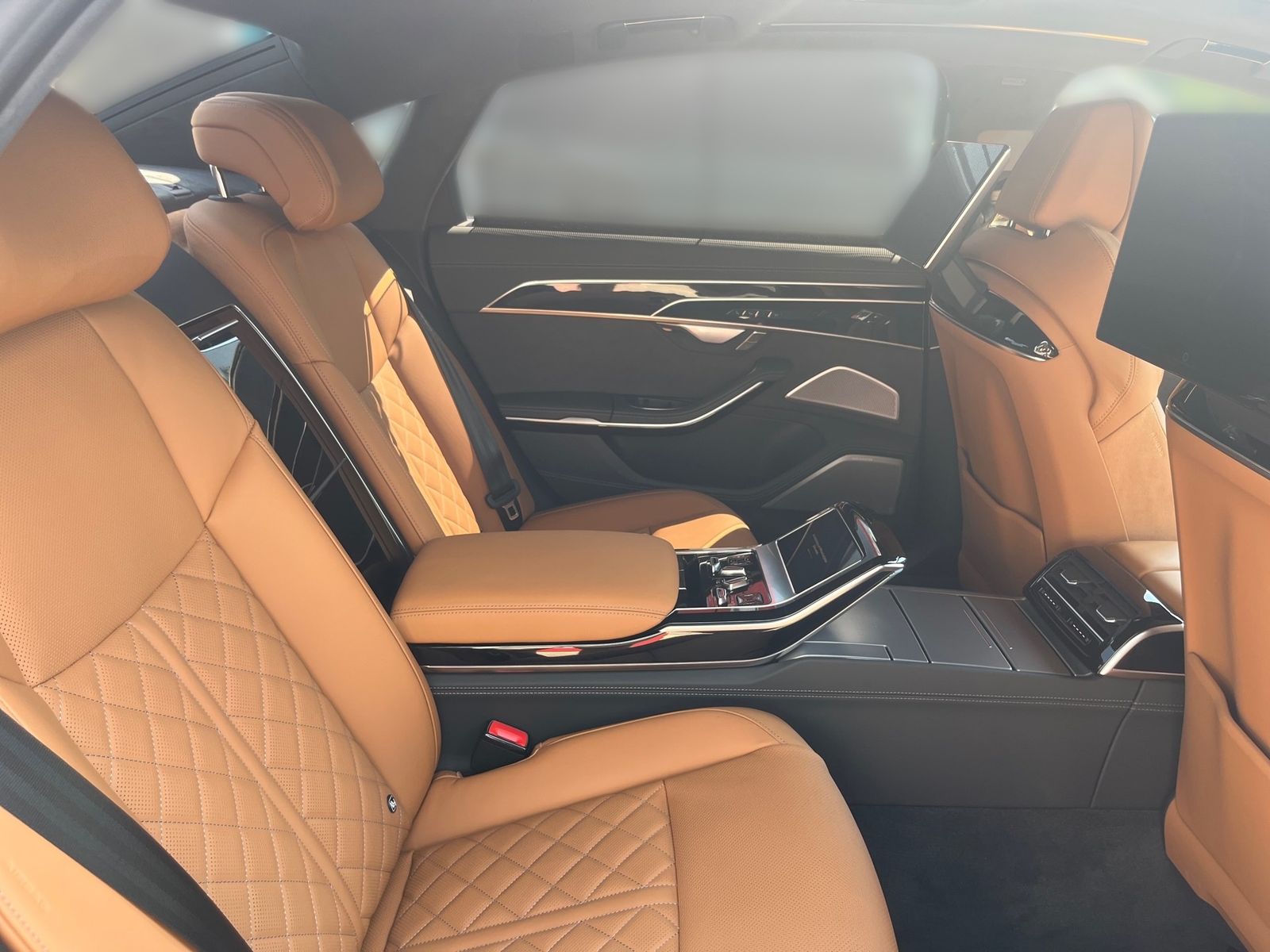 Audi A8 lang 3.0 TFSI quattro - Samsaru's Car Outlet