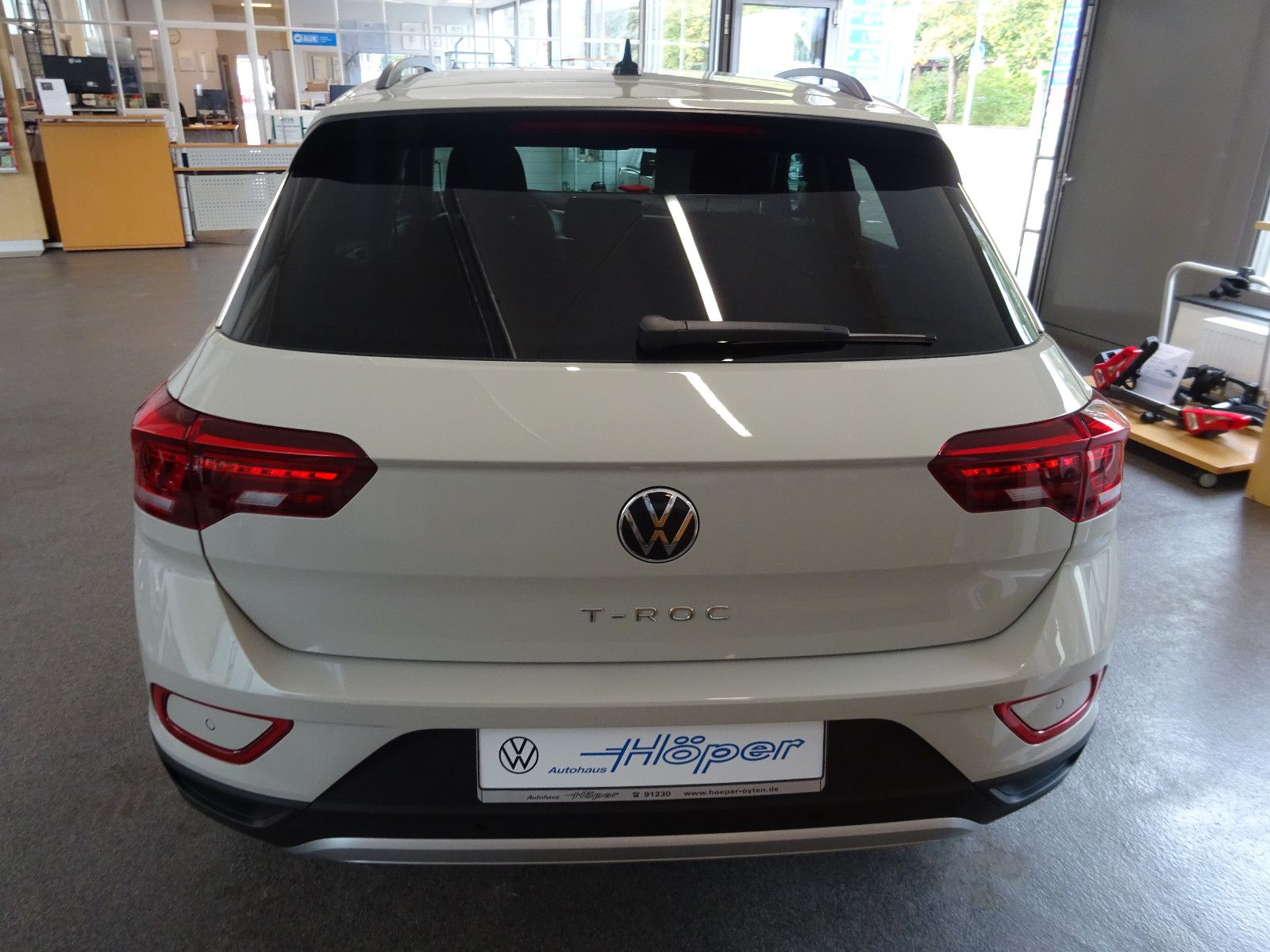 Volkswagen T-Roc 1.5 TSI DSG Life - Samsaru's Car Outlet