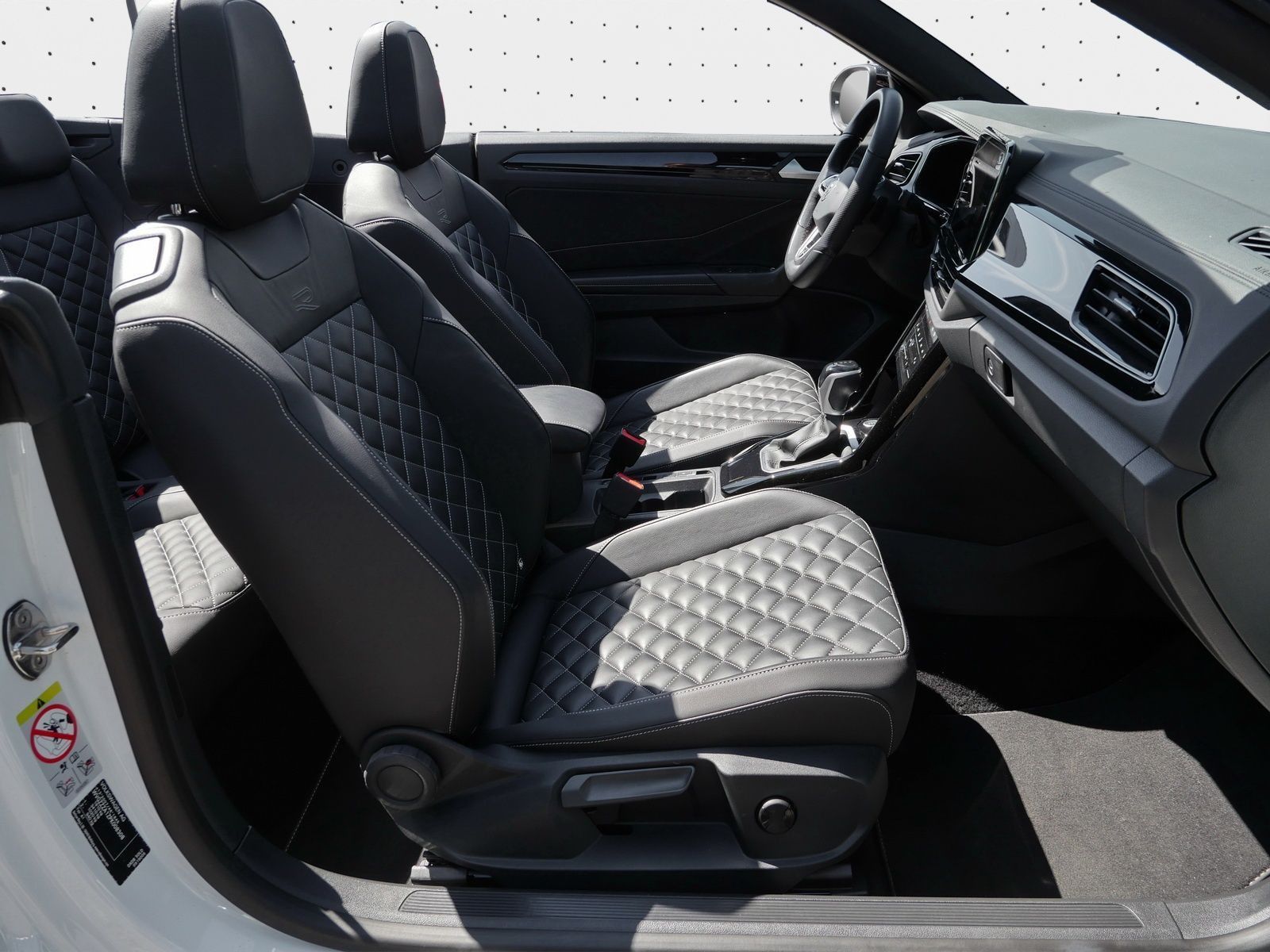 Volkswagen T-Roc TSI R-Line - Samsaru's Car Outlet