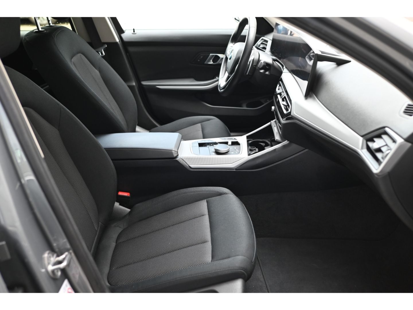 BMW 320d xDrive Touring - Samsaru's Car Outlet