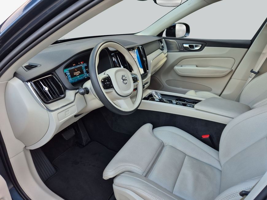 Volvo XC60 B4 D AWD Plus Dark  Business+Panorama