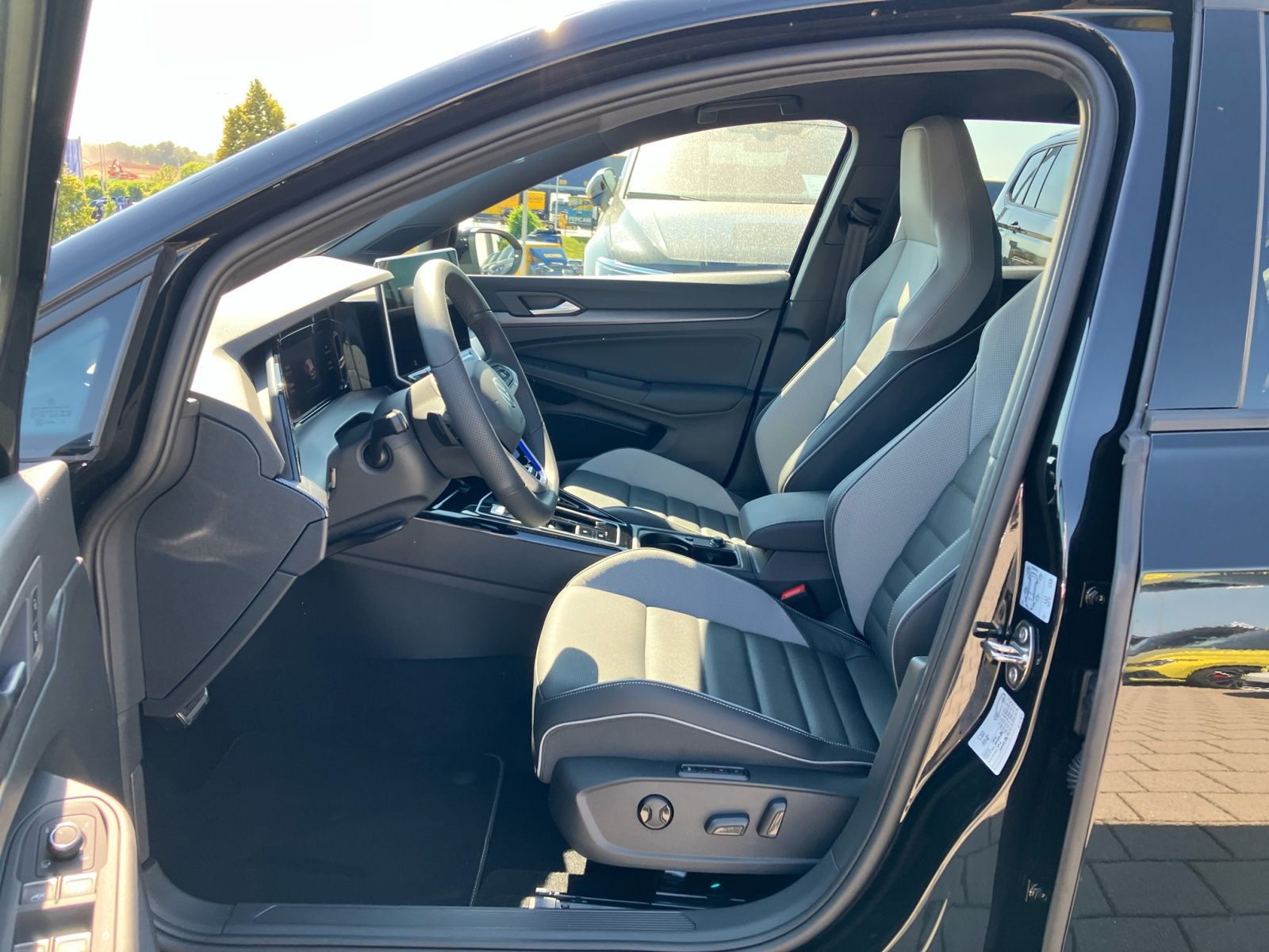 Volkswagen Golf VIII GTE DSG Leder Pano AHK Navi LED