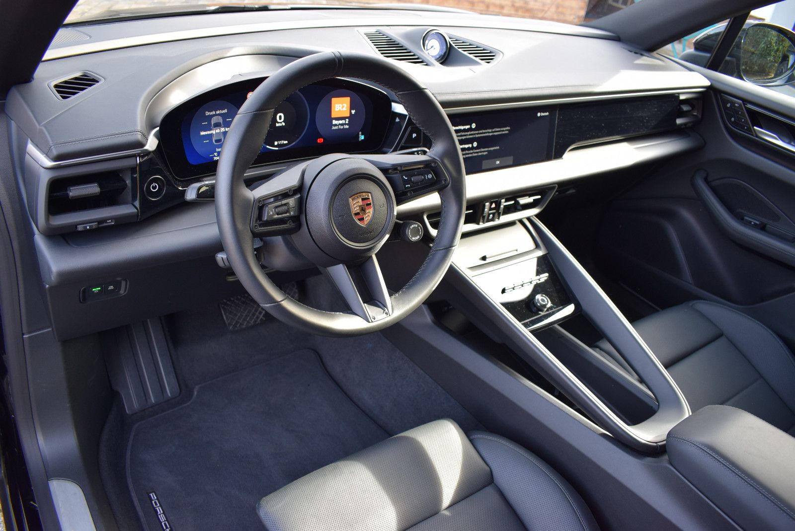 Porsche Macan 4 - Samsaru's Car Outlet