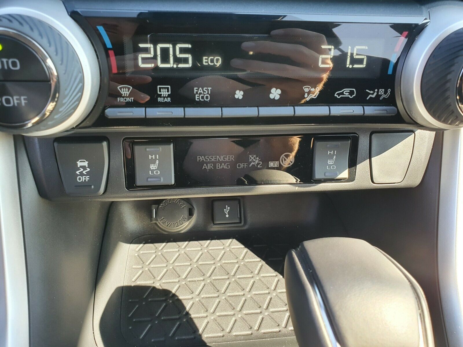 Toyota RAV 4 2.5 Hybrid - Samsaru's Car Outlet