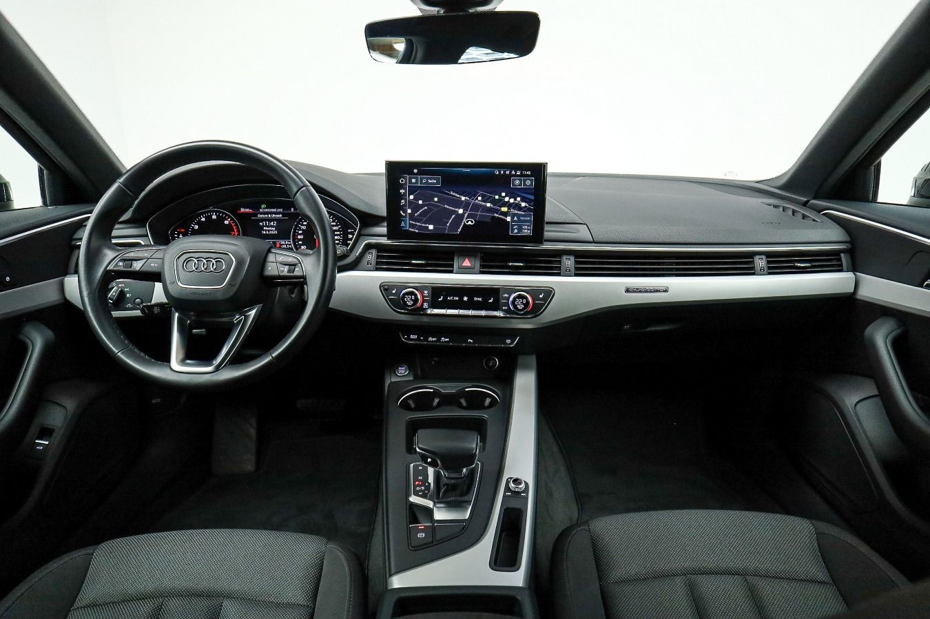 Audi A4 Avant Advanced 45 TFSI qu. - Samsaru's Car Outlet