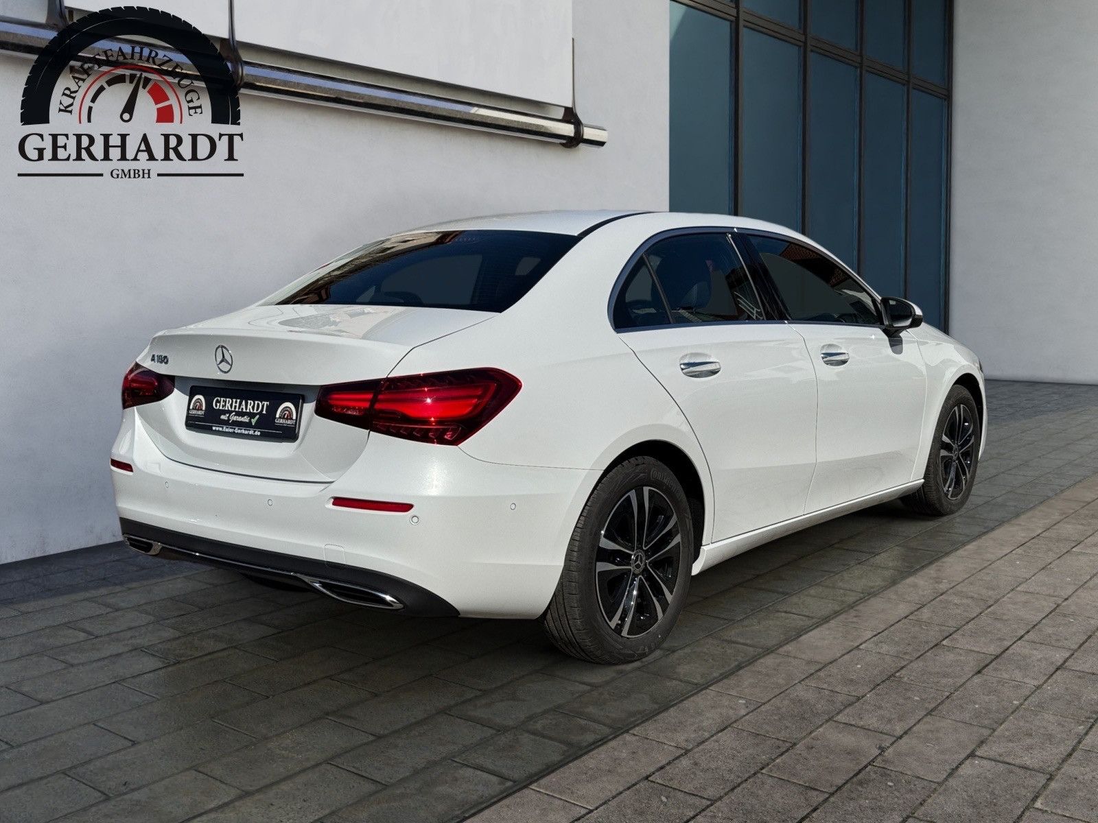 Mercedes-Benz A 180 AMG-Line - Samsaru's Car Outlet