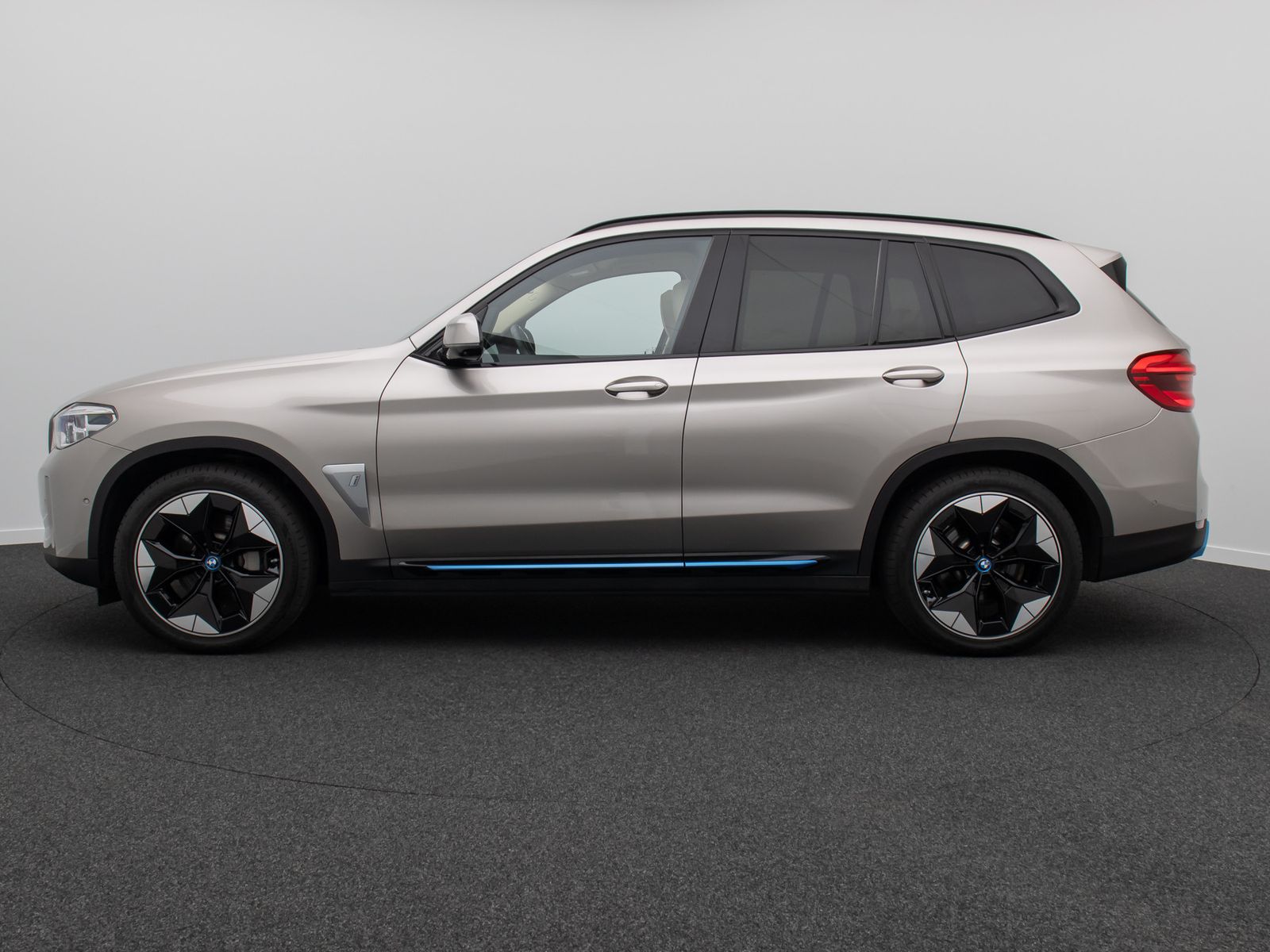 BMW iX3 IMPRESSIVE DAB 360°HUD Panorama H/K 20Zoll
