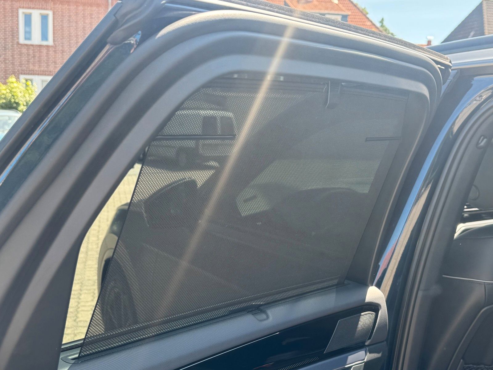 Volkswagen Touareg 3.0 TDI 4Motion R-Line - Samsaru's Car Outlet