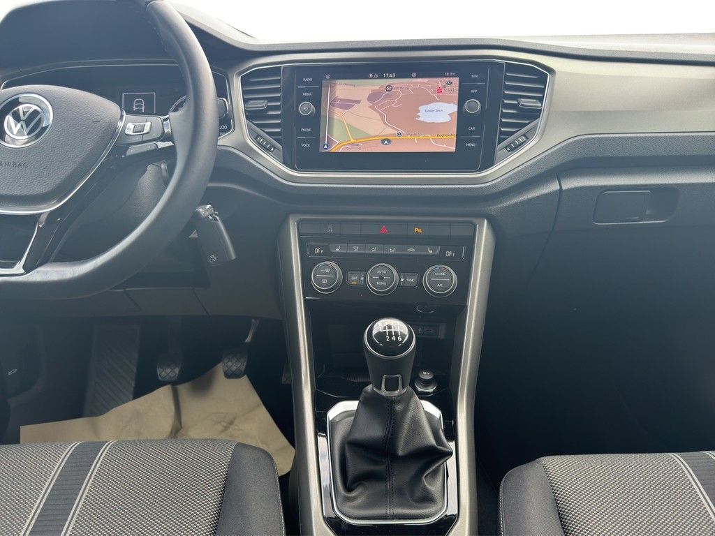 Volkswagen T-Roc 1.5 TSI ACT Style - Samsaru's Car Outlet