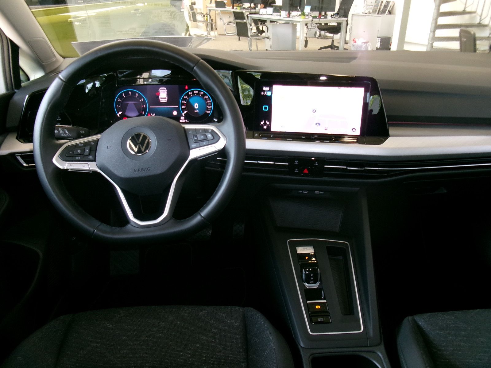 Volkswagen Golf VIII Variant eTSI Life - Samsaru's Car Outlet