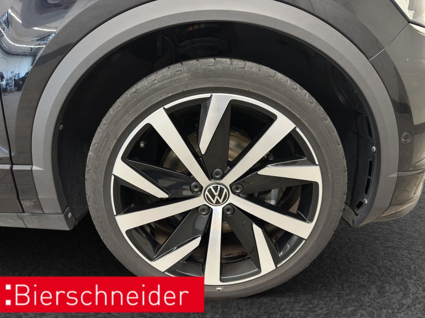 Volkswagen T-Roc 1.5 TSI DSG R-Line - Samsaru's Car Outlet