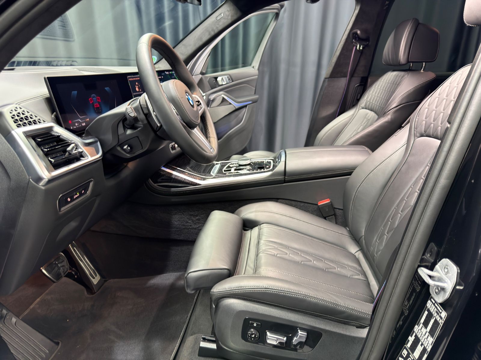 BMW X7 xDrive 40d M SPORT PRO|LUFT|PANO|7-SITZER|AHK