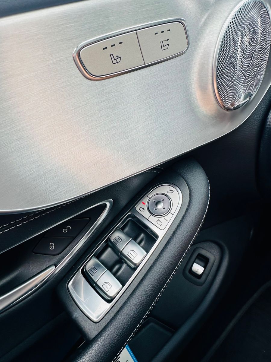 Mercedes-Benz C 200 AMG Line - Samsaru's Car Outlet