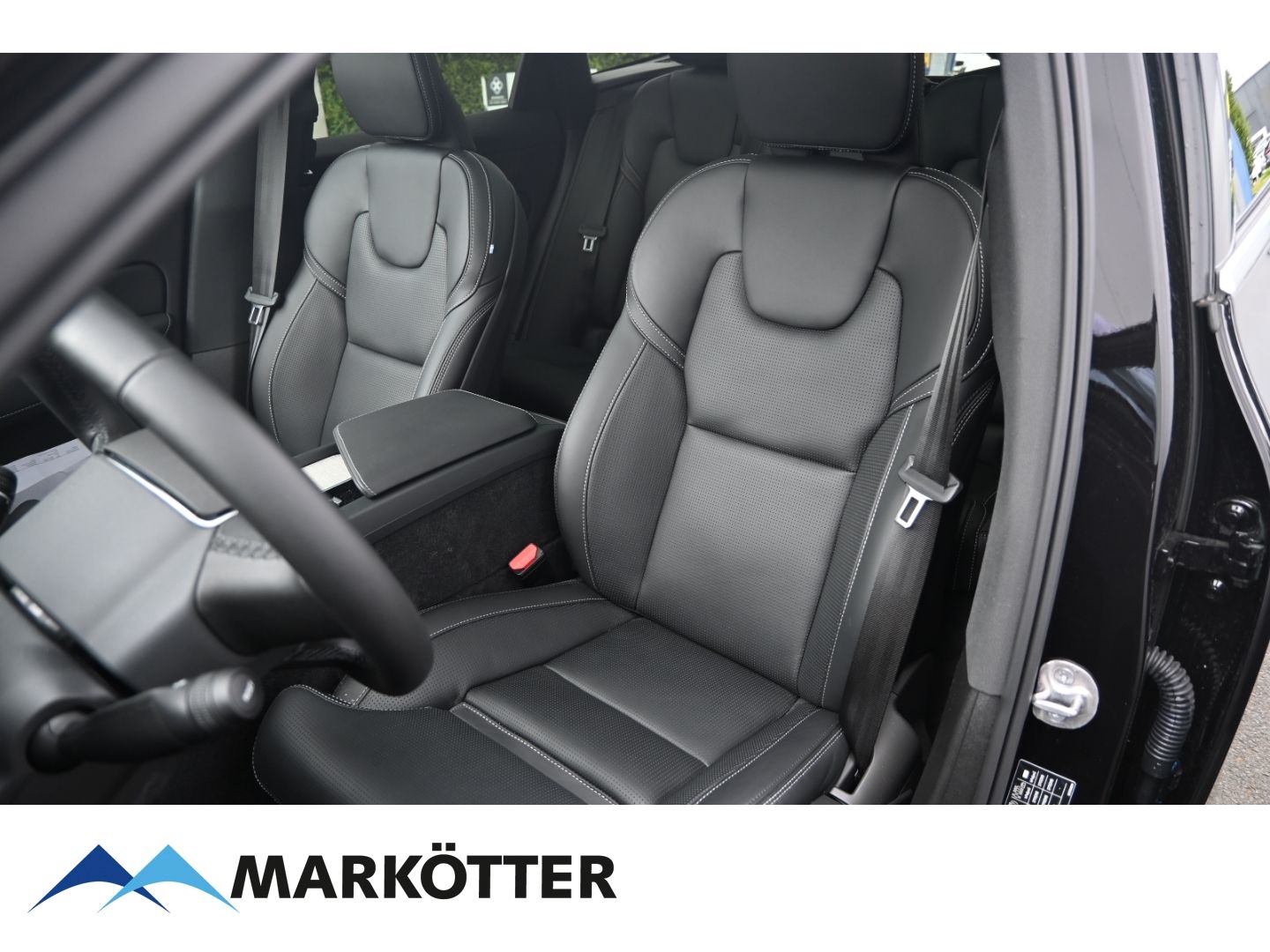 Volvo XC60 T6 AWD Plus Bright Recharge Plug-In Hybrid - Samsaru's Car Outlet
