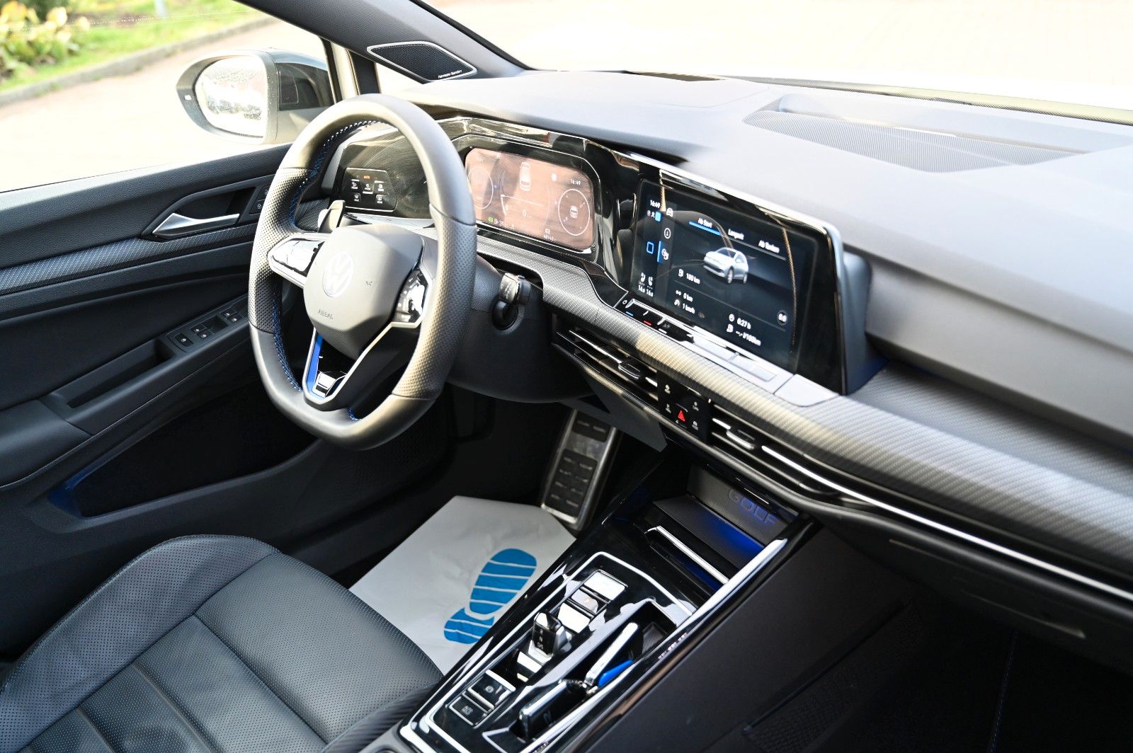 Volkswagen Golf VIII Lim. R 4Motion/ ACC / PANO / R-SPORT