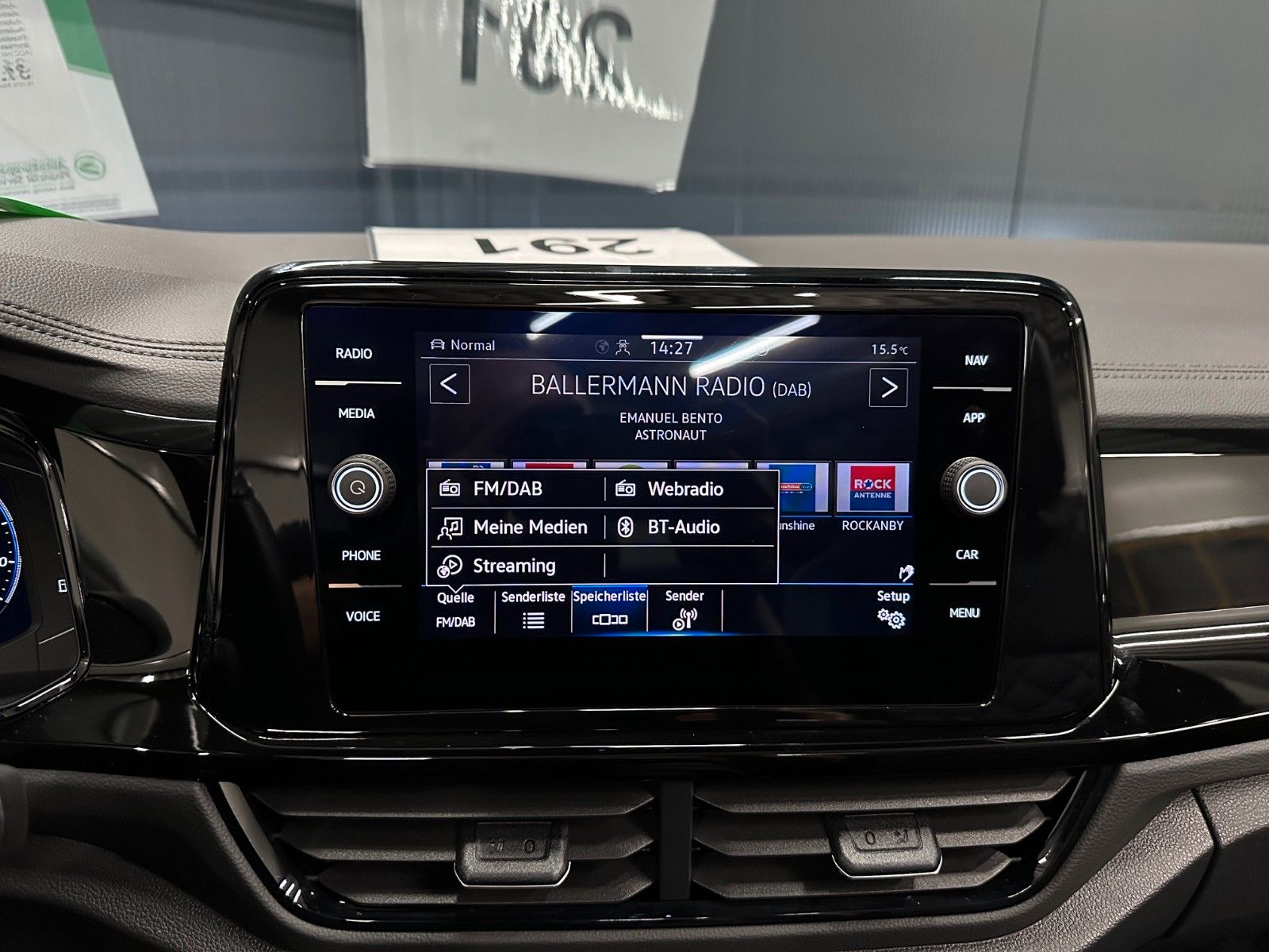 Volkswagen T-Roc R-Line Black - Samsaru's Car Outlet