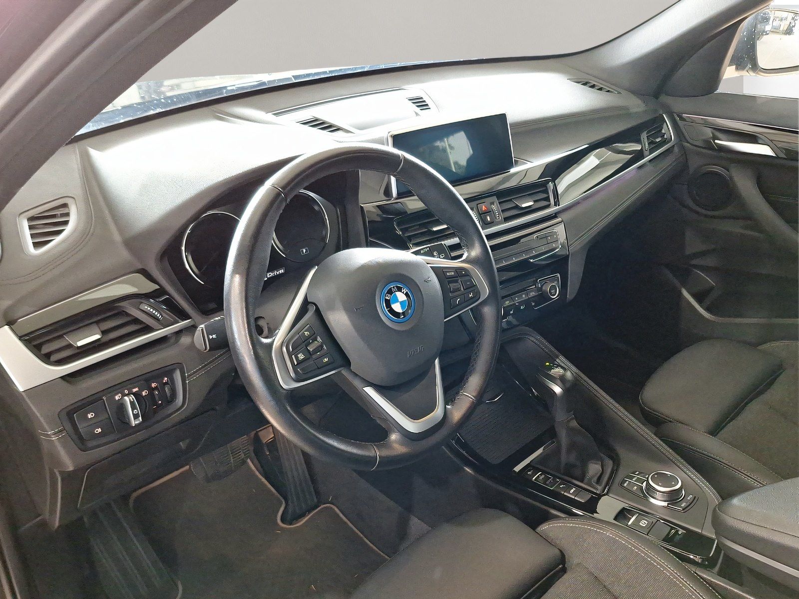 BMW X1 xDrive25e Sport Line - Samsaru's Car Outlet