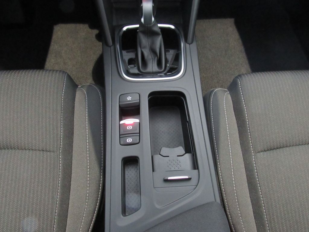 Renault Megane Grandtour ZEN E-TECH Plug-in - Samsaru's Car Outlet