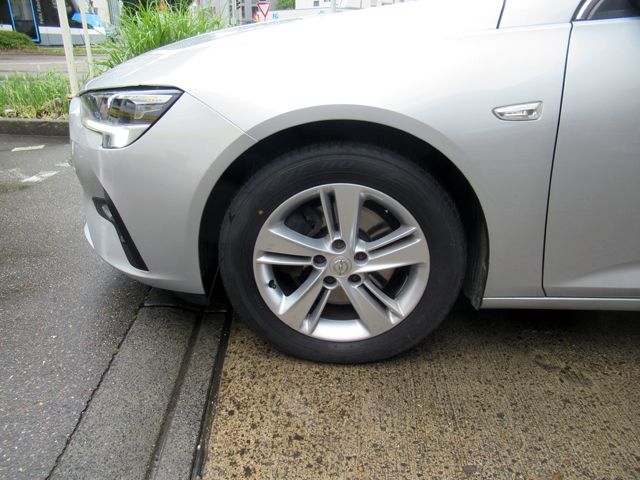 Opel Insignia ST 2.0D Aut. Elegance - Samsaru's Car Outlet
