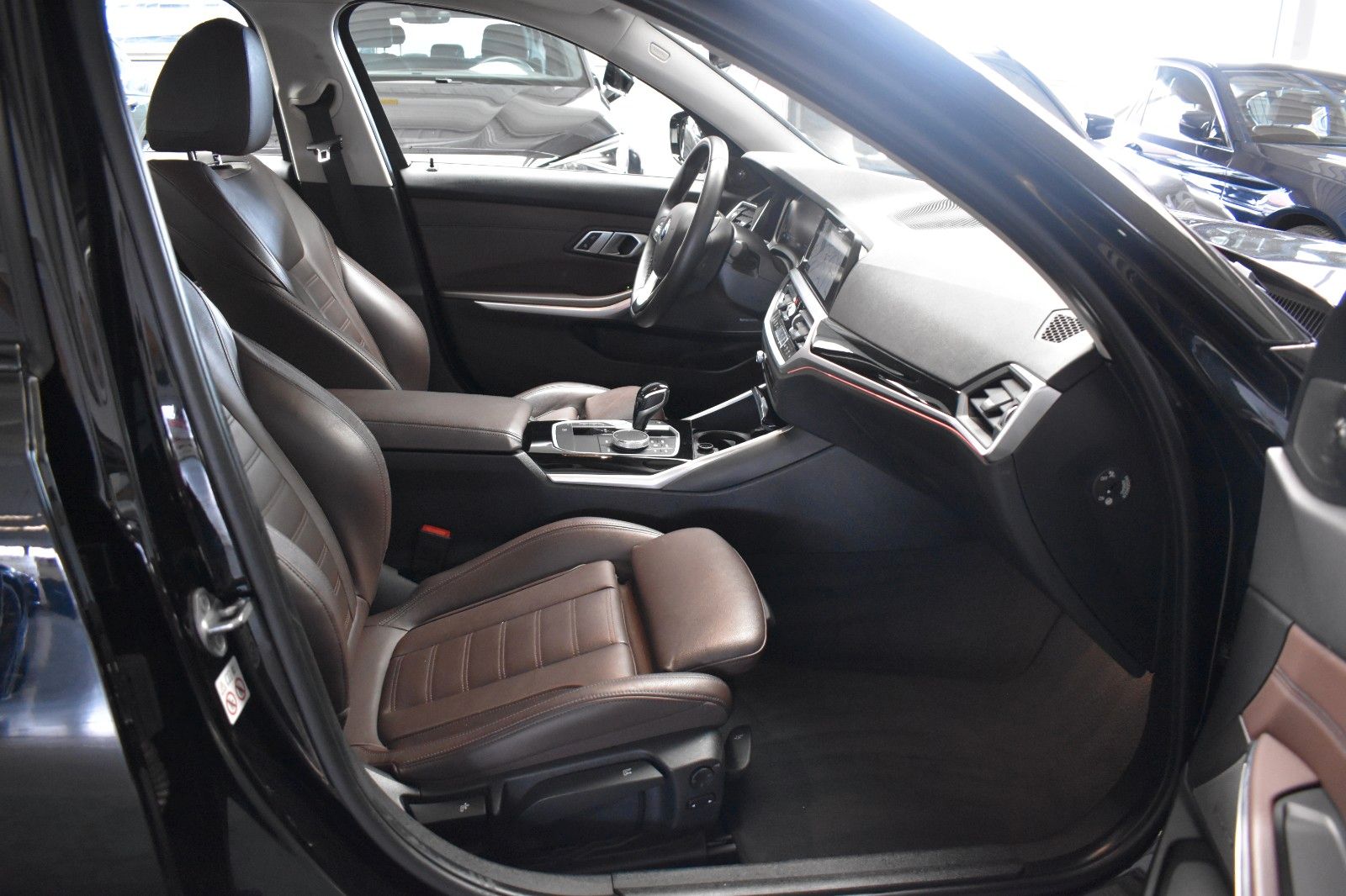 BMW 320 d SPORT LINE - Samsaru's Car Outlet