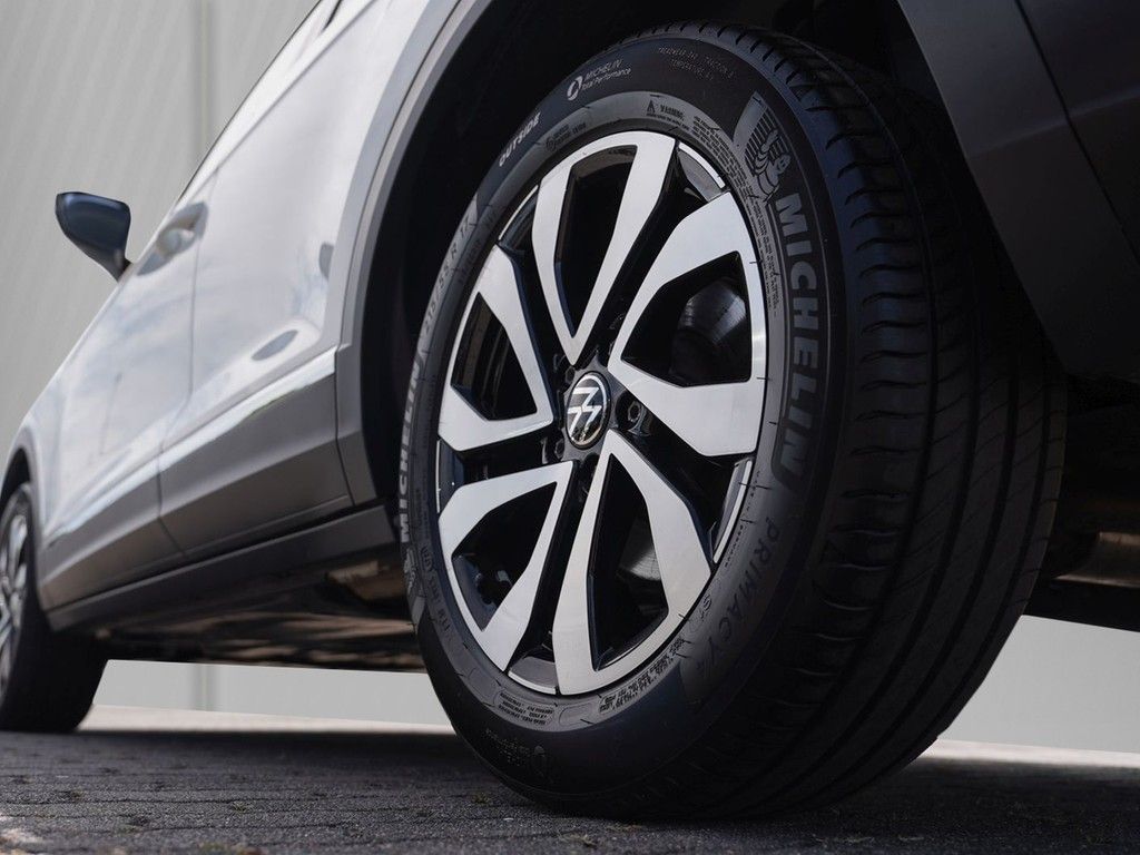 Volkswagen T-Roc 1.5 TSI Active - Samsaru's Car Outlet