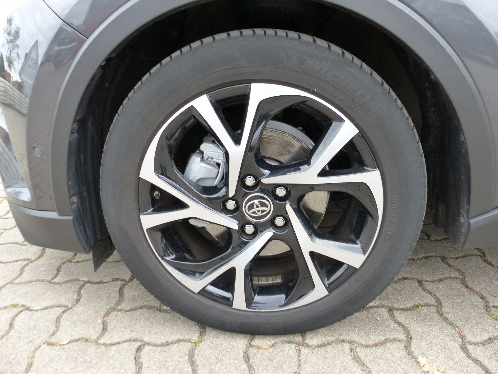 Toyota C-HR 1.8 VVT-i Hybrid Club - Samsaru's Car Outlet