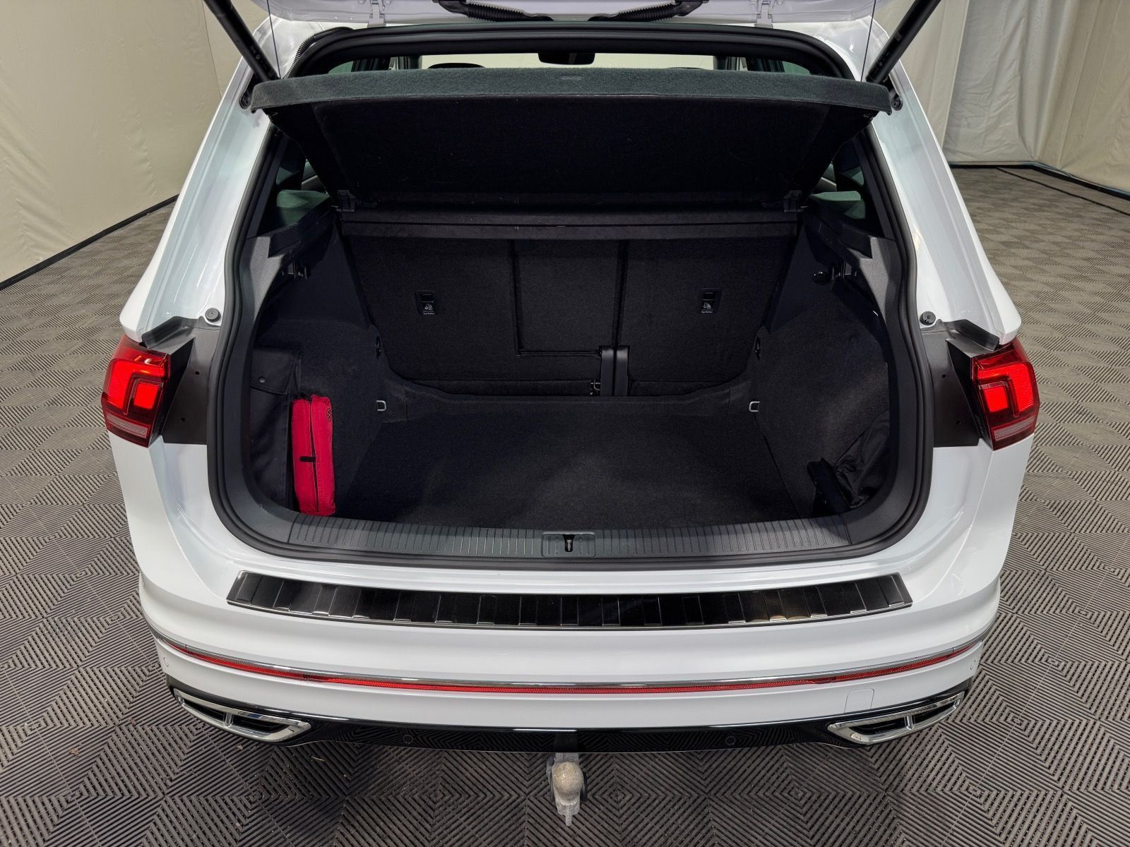 Volkswagen Tiguan R-Line 2.0 TDI DSG - Samsaru's Car Outlet